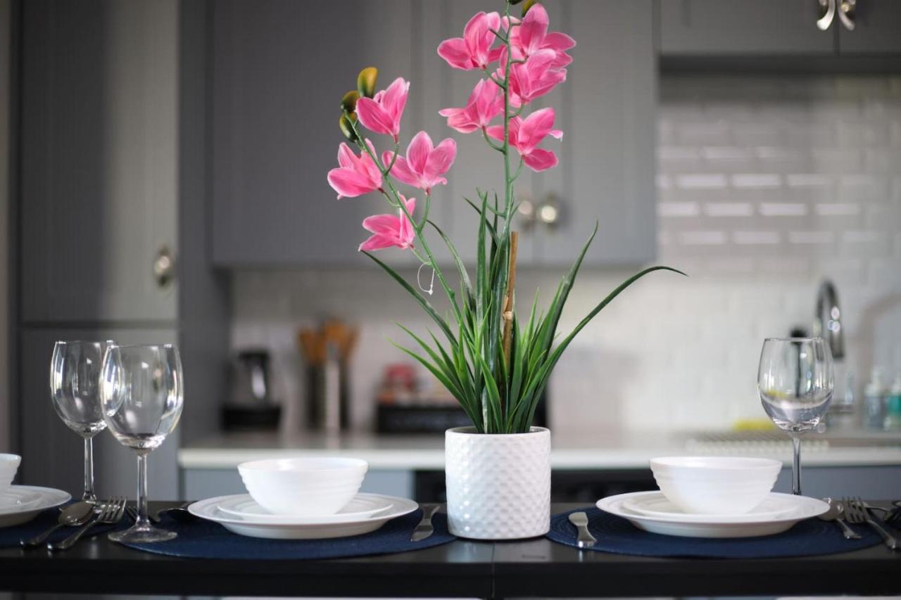 Stylish 2 Bedroom W Gym, Parking Near Rvrwalk & Dome *