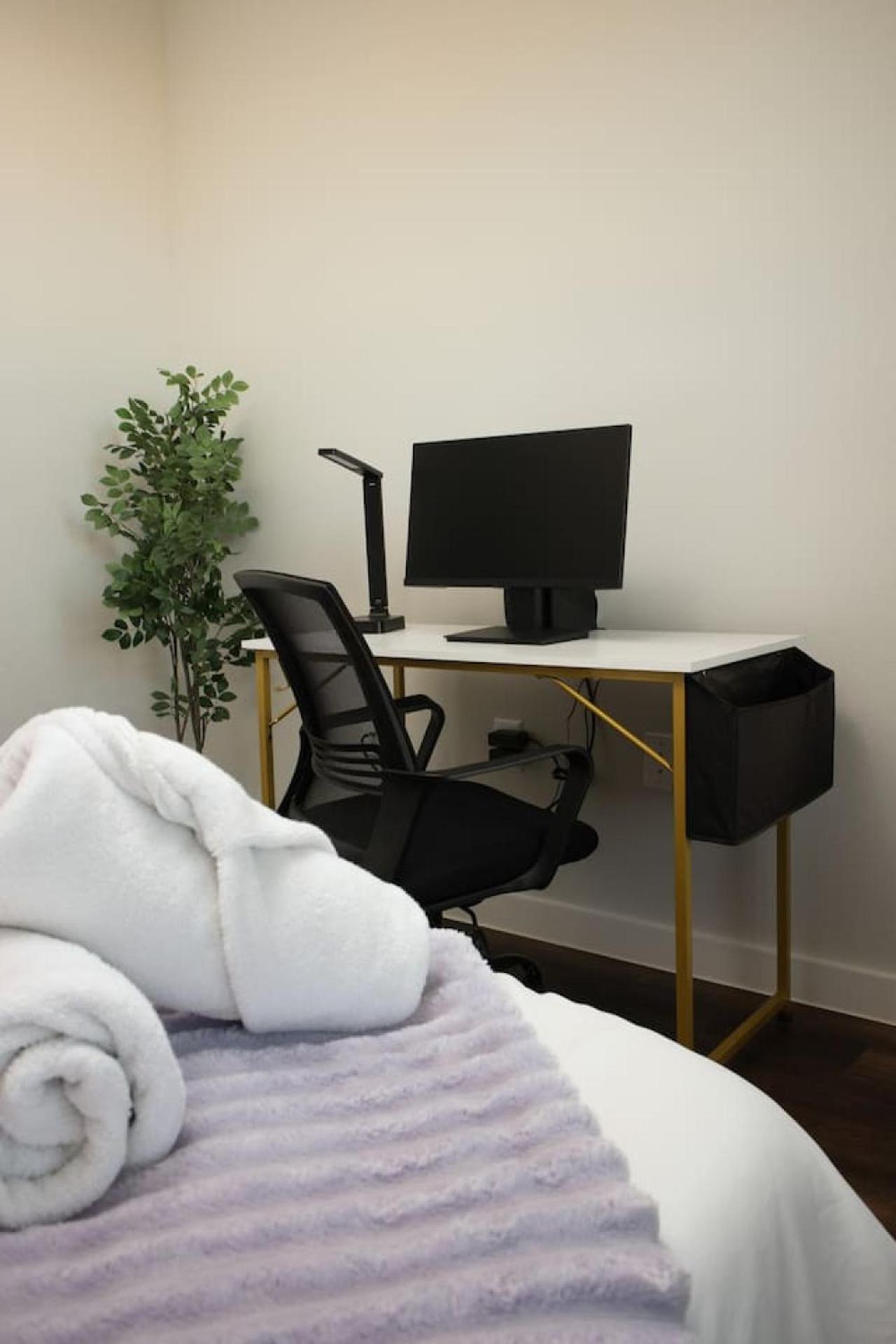 Stylish 2 Bedroom W Gym, Parking Near Rvrwalk & Dome * San Antonio