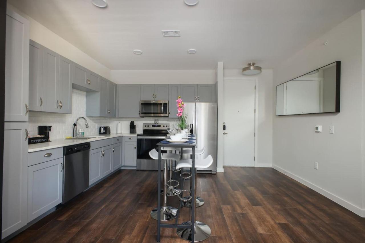 Stylish 2 Bedroom W Gym, Parking Near Rvrwalk & Dome *