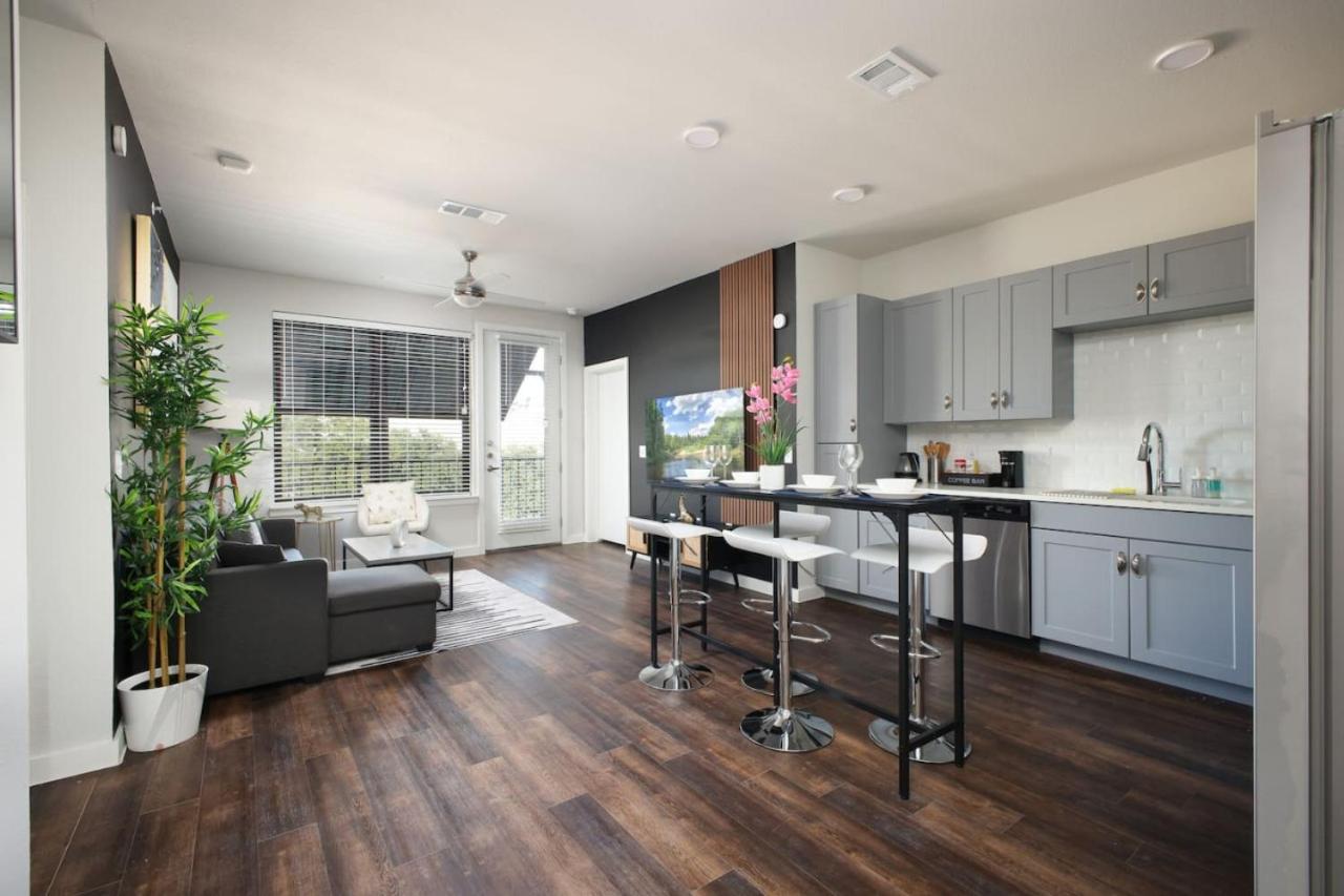Stylish 2 Bedroom W Gym, Parking Near Rvrwalk & Dome San Antonio