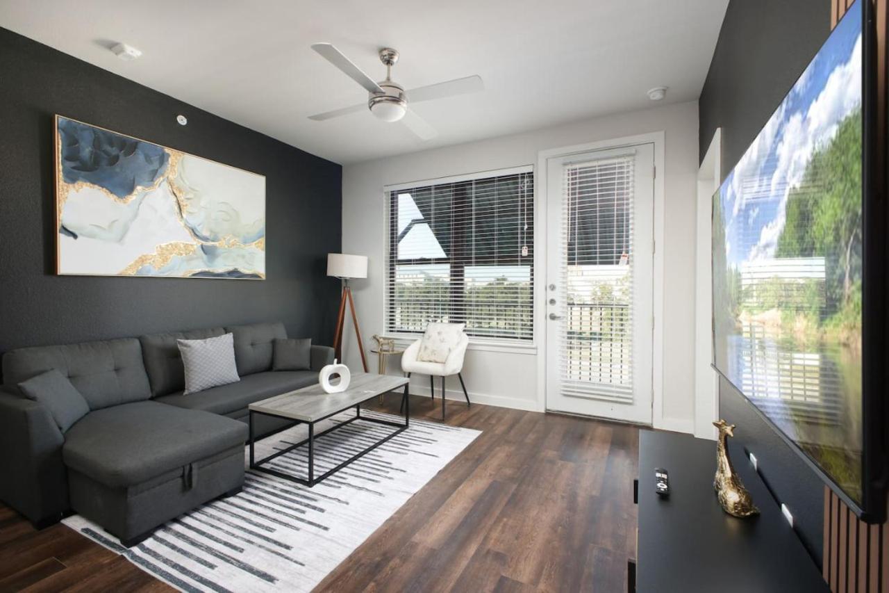 Stylish 2 Bedroom W Gym, Parking Near Rvrwalk & Dome