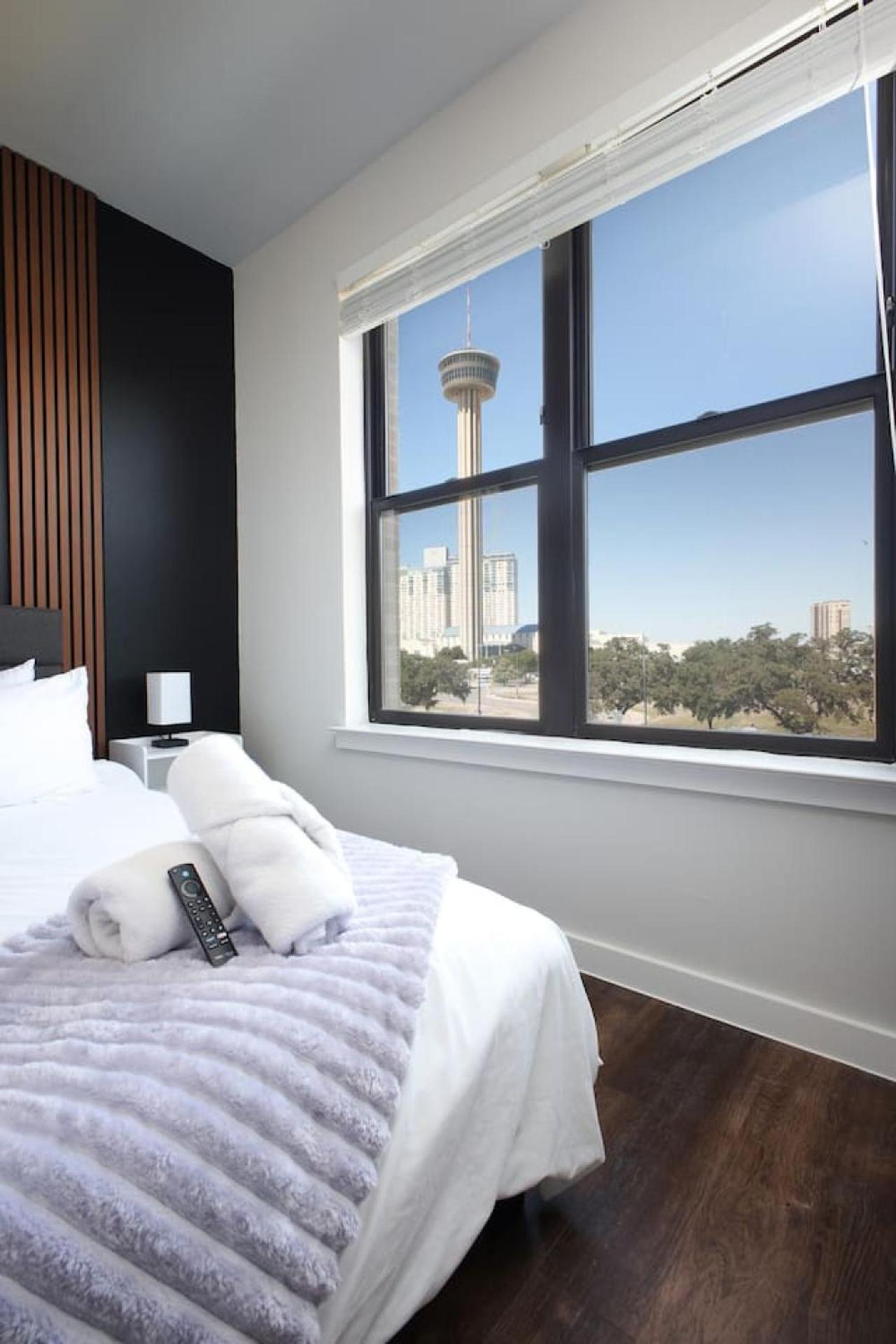 Apartment Stylish 2 Bedroom W Gym, Parking Near Rvrwalk & Dome