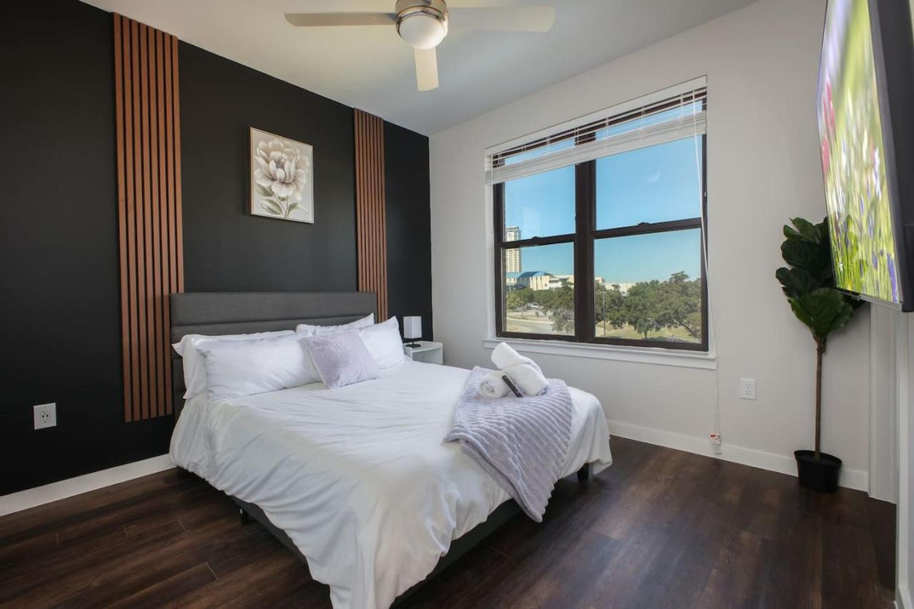 Stylish 2 Bedroom W Gym, Parking Near Rvrwalk & Dome * San Antonio