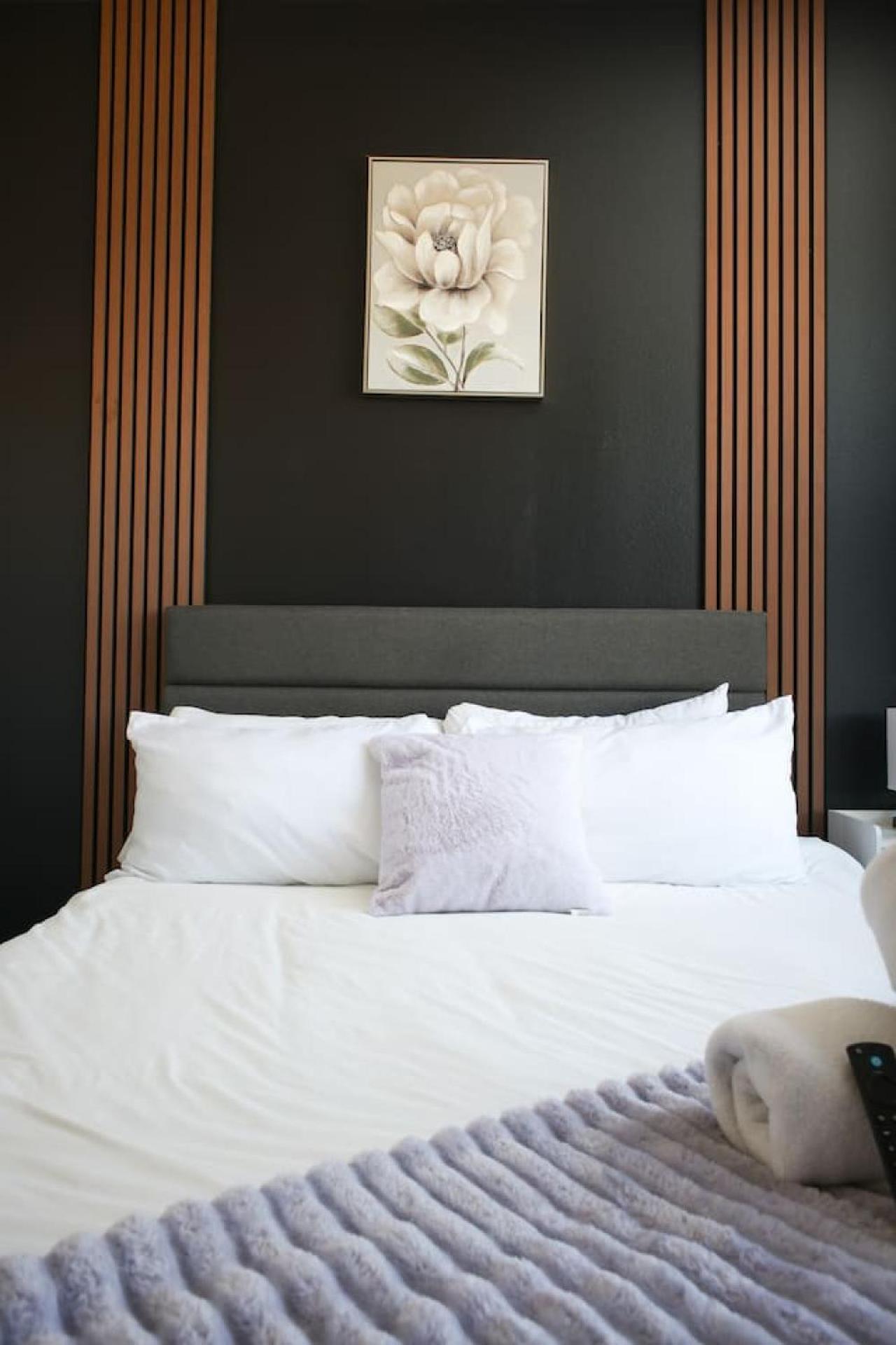 Stylish 2 Bedroom W Gym, Parking Near Rvrwalk & Dome Apartment