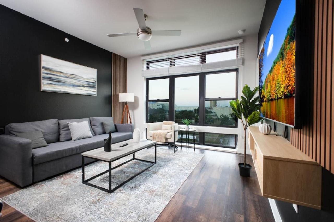 2Br Getaway W Gym, Parking Near Rvrwalk & Dome