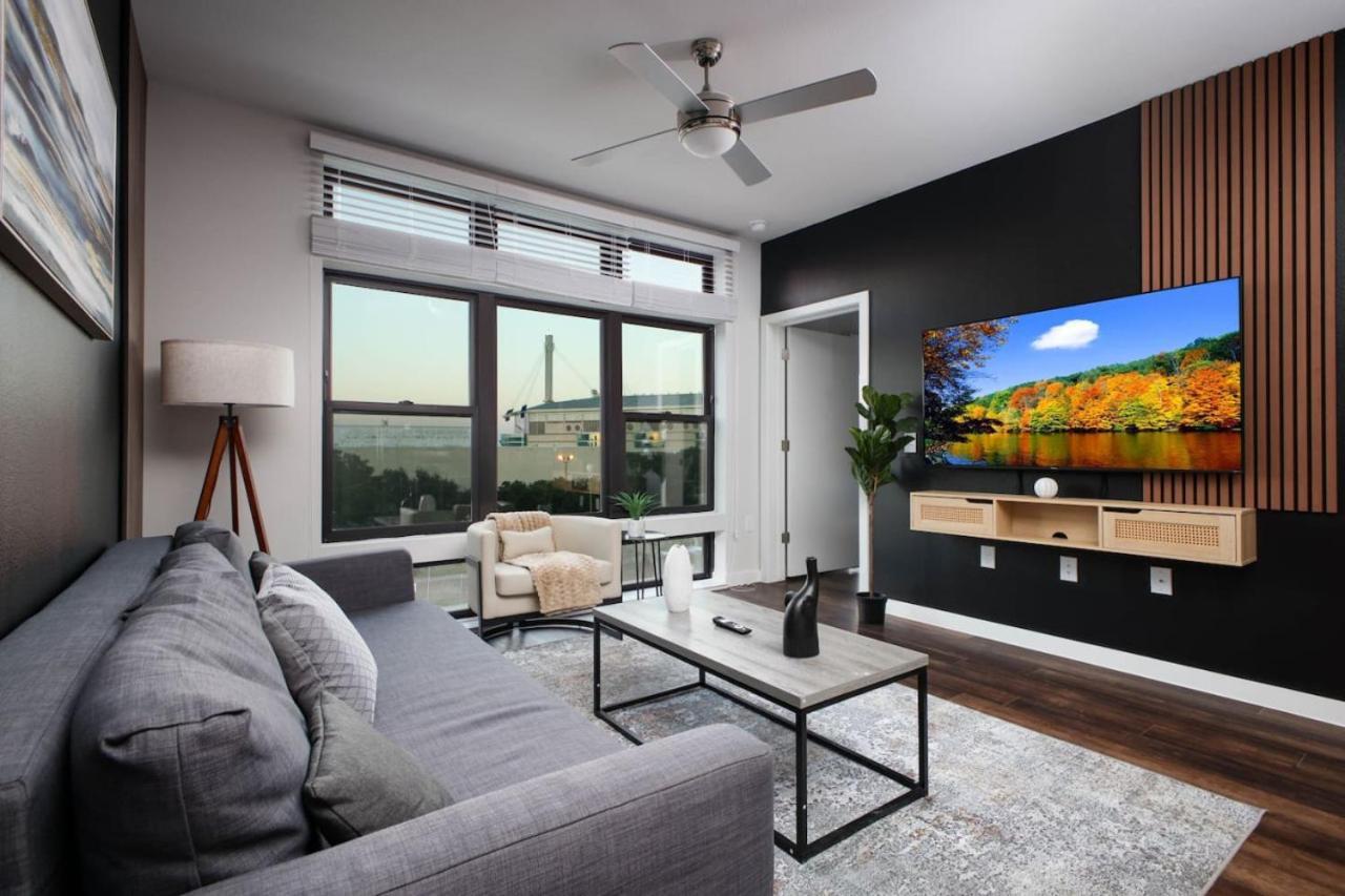 2Br Getaway W Gym, Parking Near Rvrwalk & Dome Apartment *