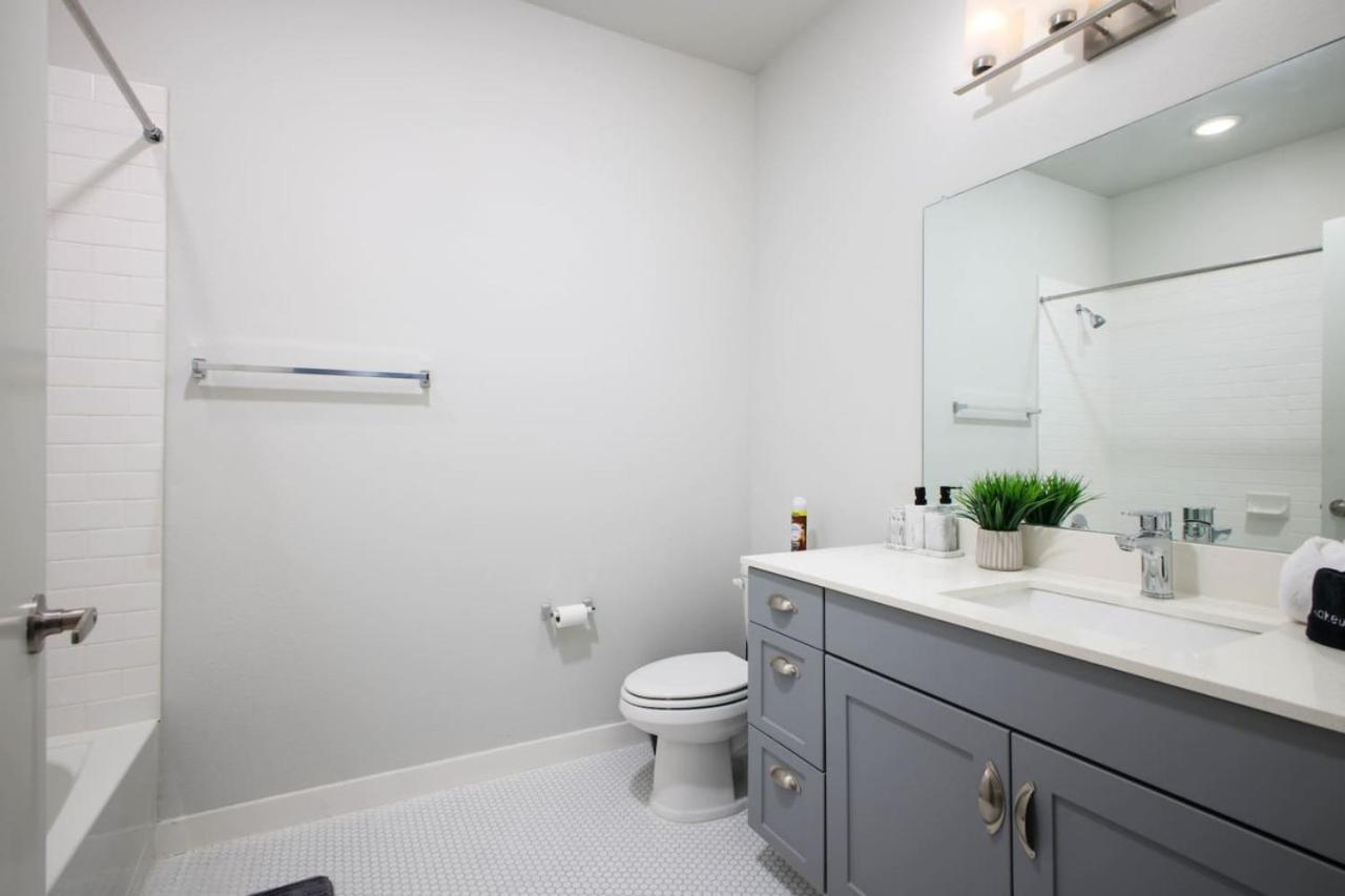 2Br Getaway W Gym, Parking Near Rvrwalk & Dome *