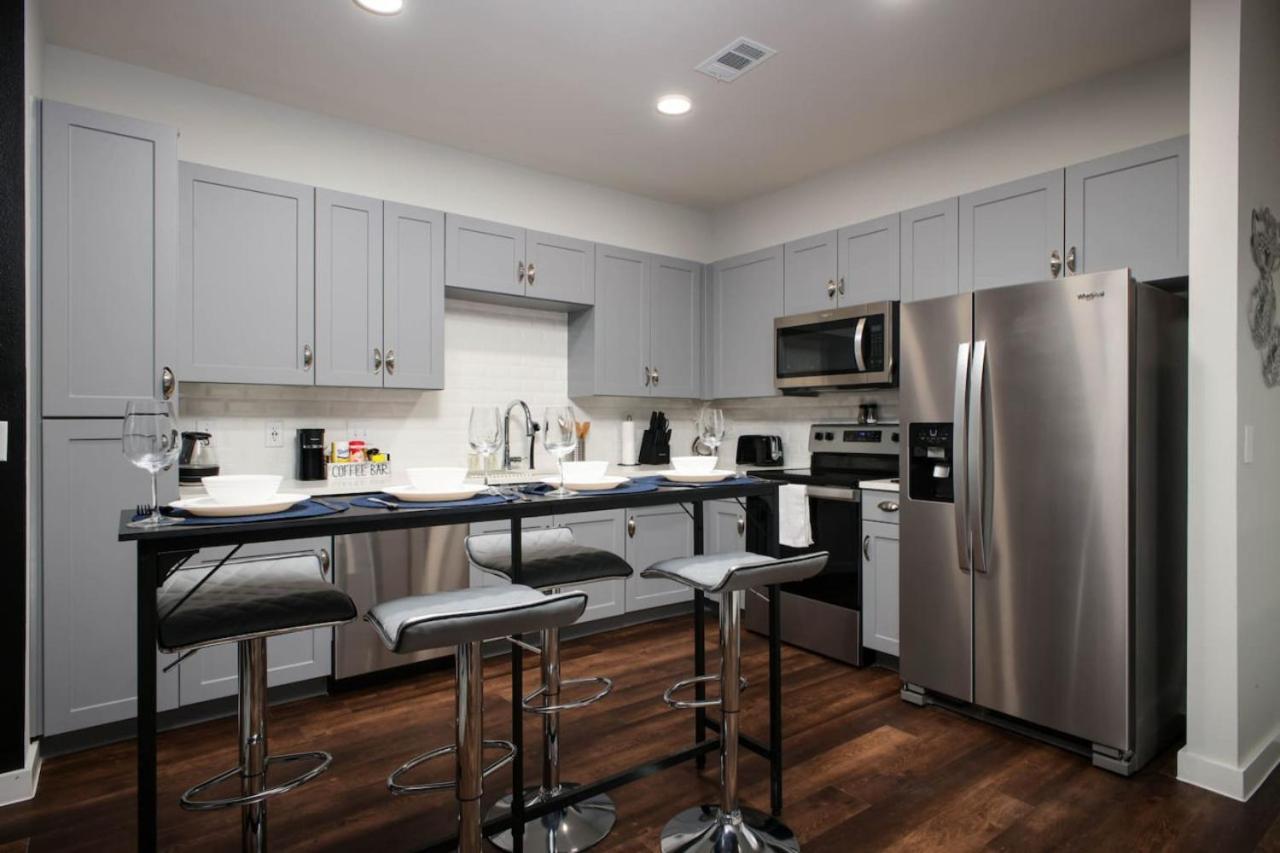 Apartment 2Br Getaway W Gym, Parking Near Rvrwalk & Dome San Antonio