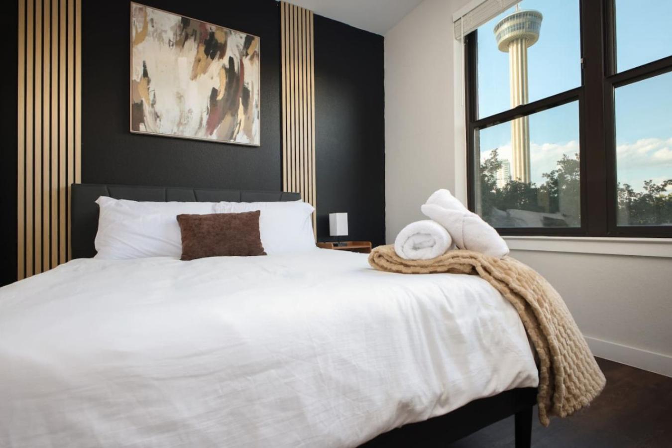 Apartment 1Br Haven W Gym, Parking Near Rvrwalk & Dome *