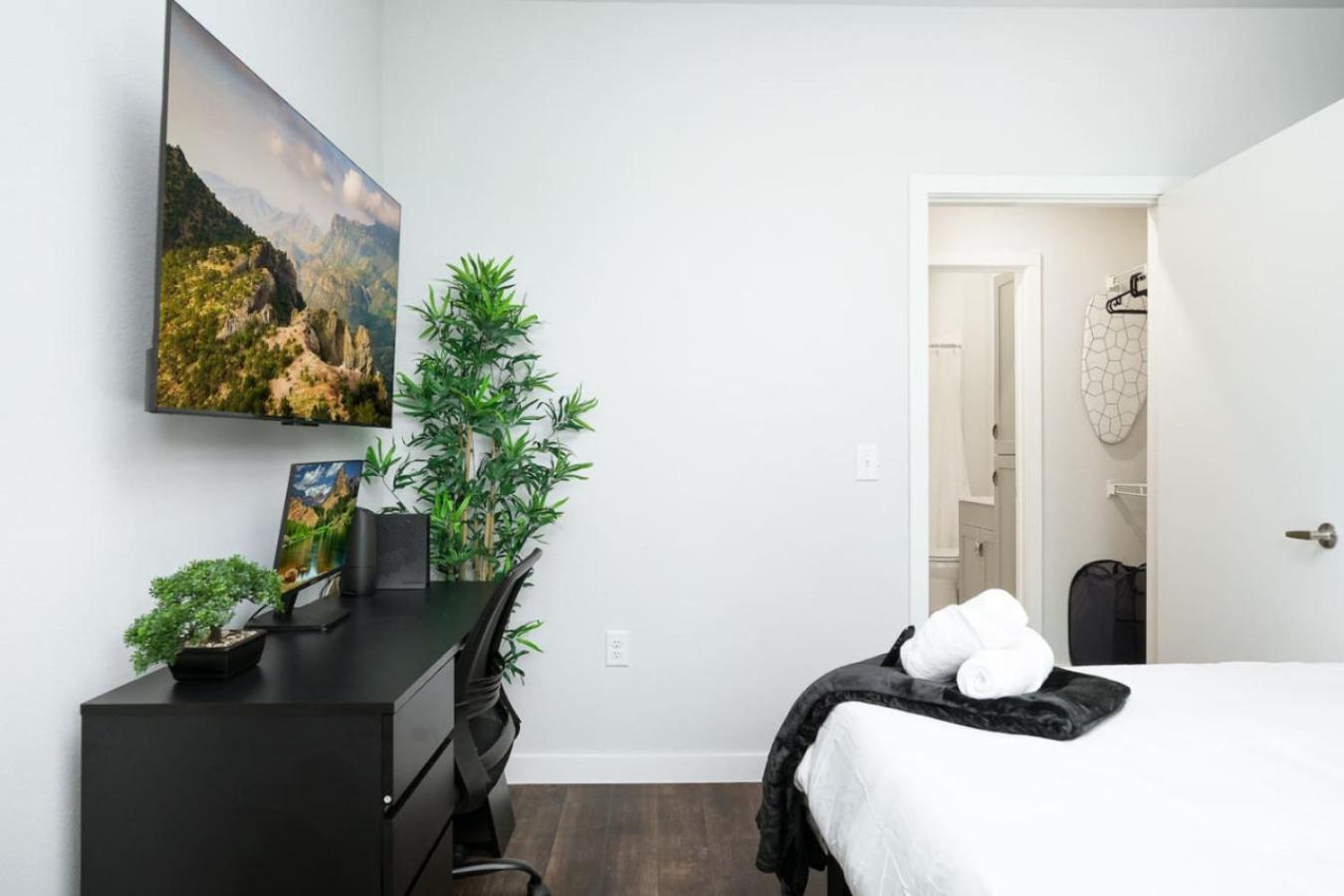 Chic 1Br W Gym & Parking Near Rvrwalk & Dome