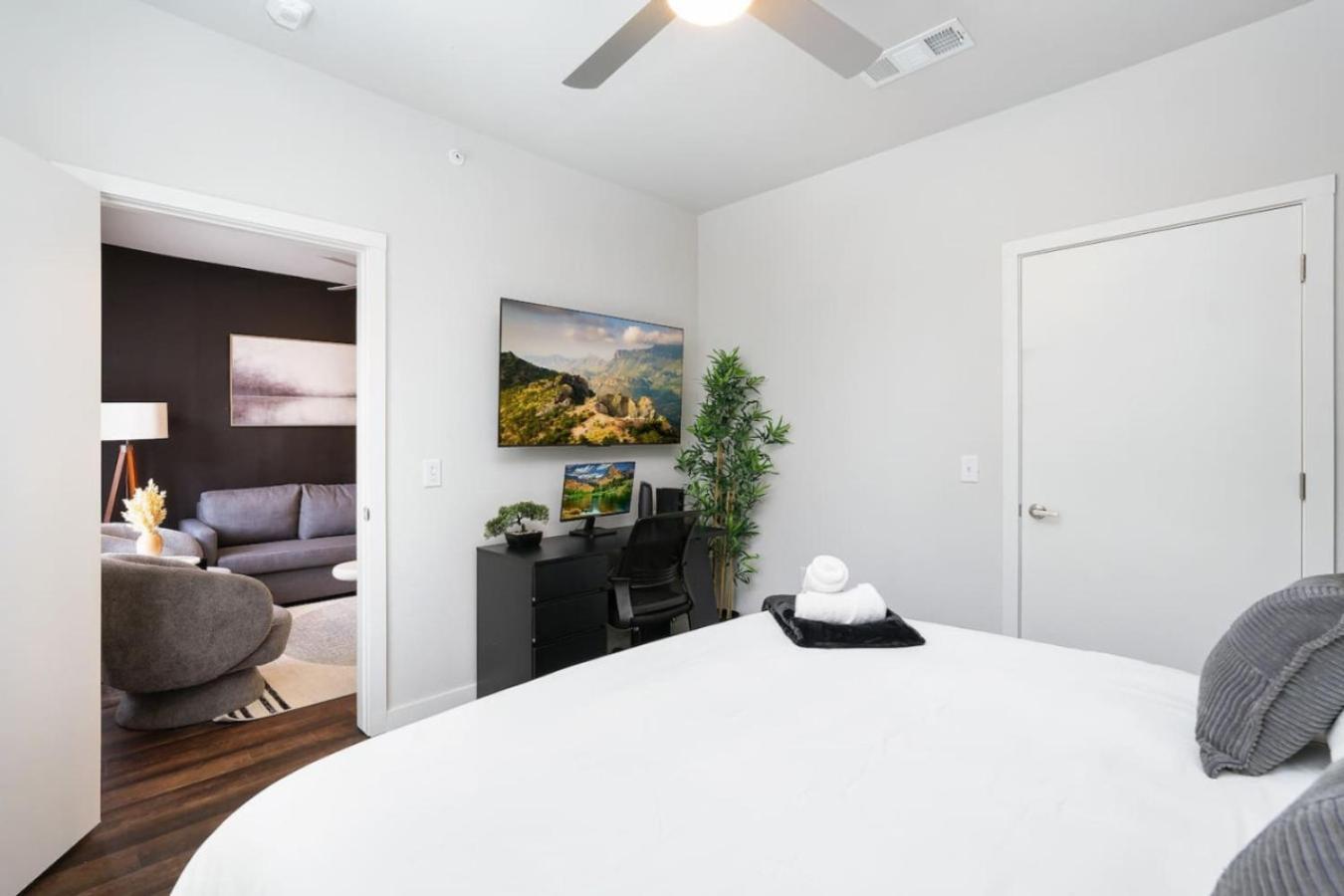 Chic 1Br W Gym & Parking Near Rvrwalk & Dome