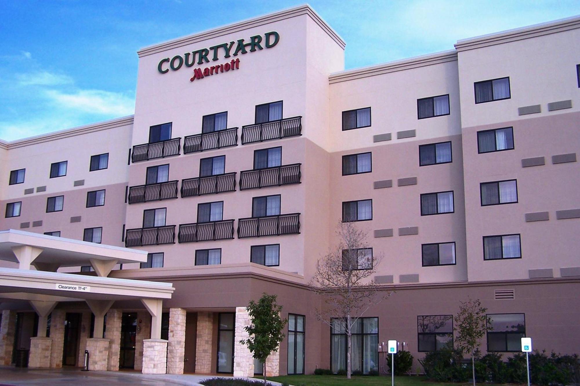 Courtyard By Marriott Six Flags At The Rim 3*
