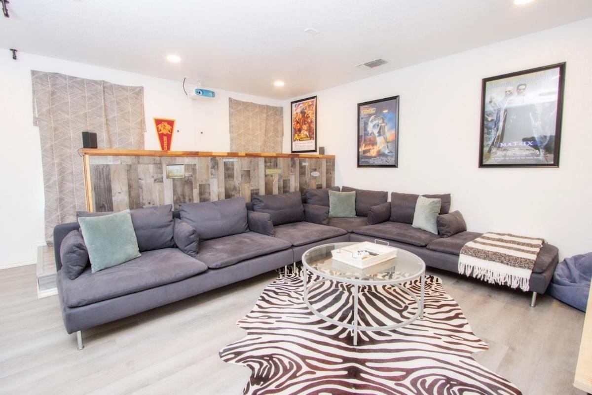 Big Family House W Theater Pool Table *