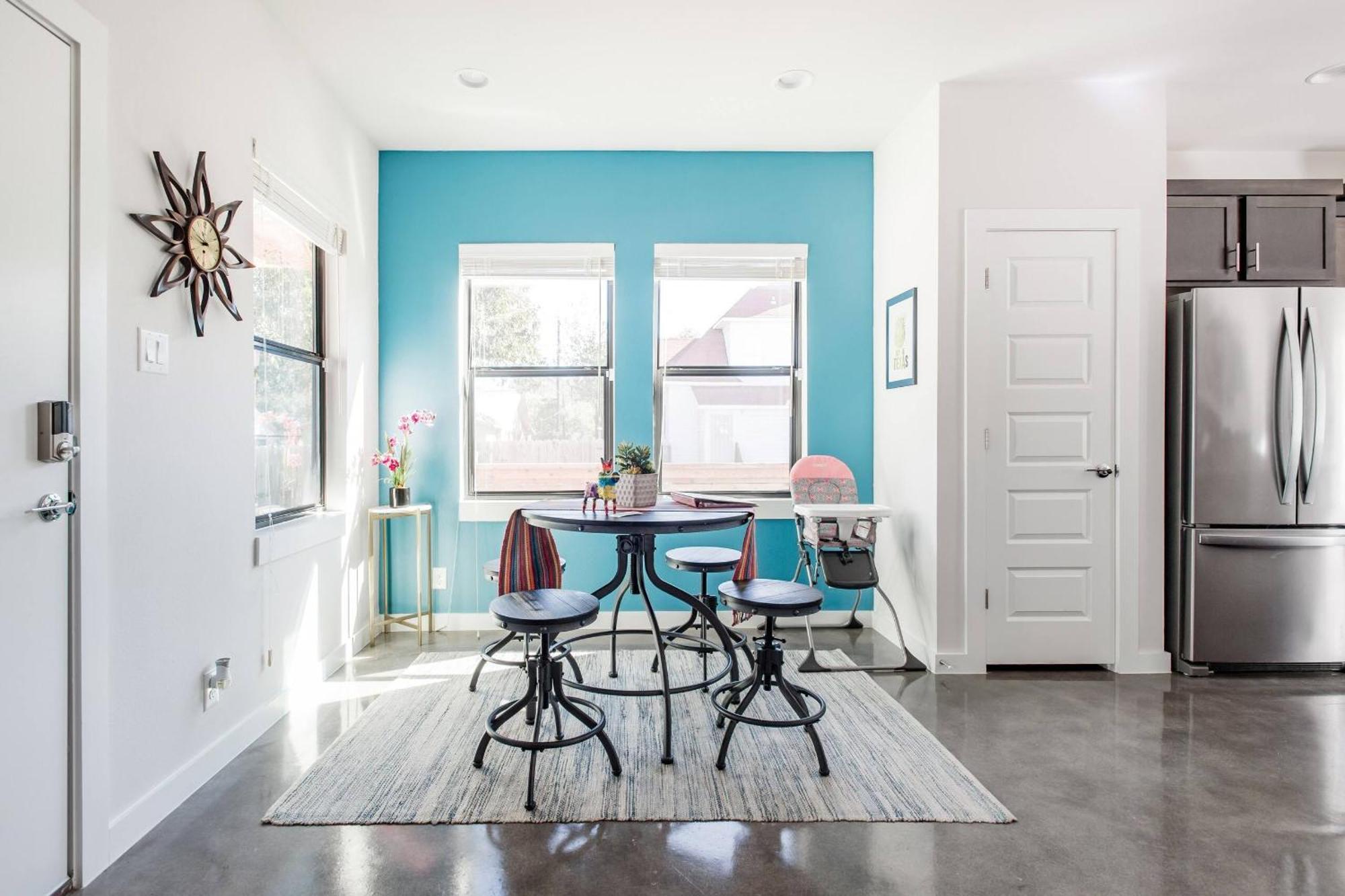 Holiday home Explore The River Walk From Artsy Designer Retro Chic *