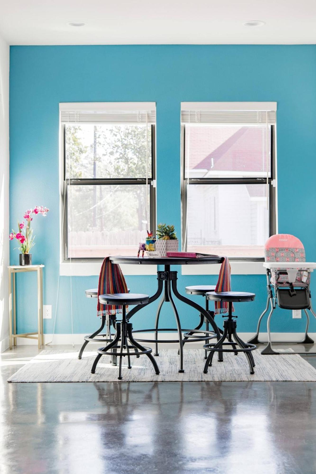 Explore The River Walk From Artsy Designer Retro Chic Holiday home San Antonio