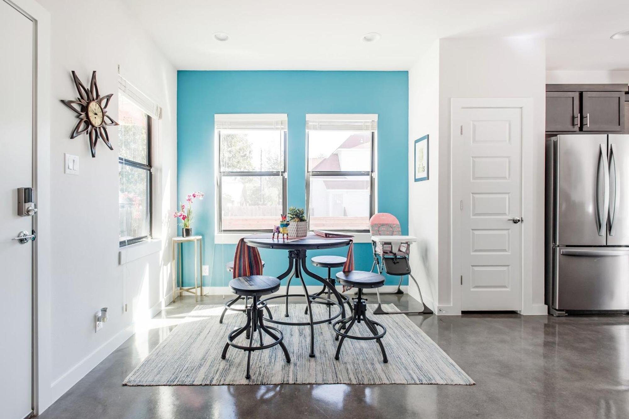 Holiday home Explore The River Walk From Artsy Designer Retro Chic