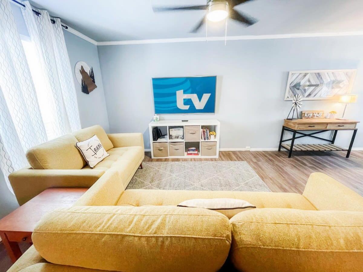 Upscale Townhouse Heart Of Sa's Medical Center Holiday home San Antonio