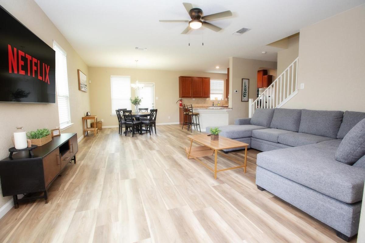 Family Relaxing & Bright Family Gem Mins From Downtown Holiday home San Antonio