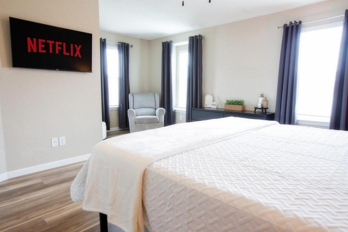 Family Relaxing & Bright Family Gem Mins From Downtown Holiday home
