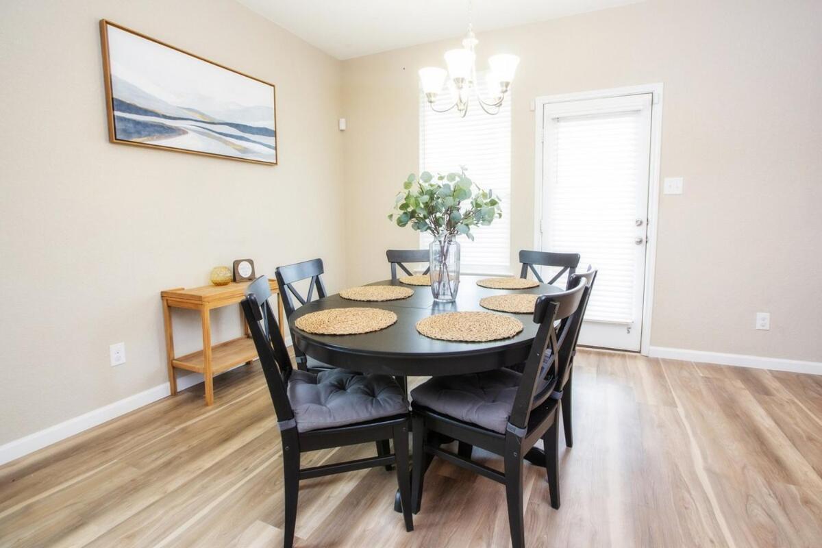 Holiday home Family Relaxing & Bright Family Gem Mins From Downtown San Antonio