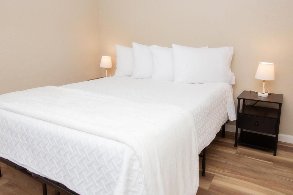 Family Relaxing & Bright Family Gem Mins From Downtown San Antonio