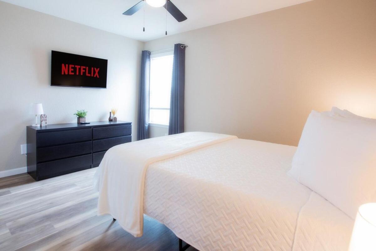 Family Relaxing & Bright Family Gem Mins From Downtown Holiday home