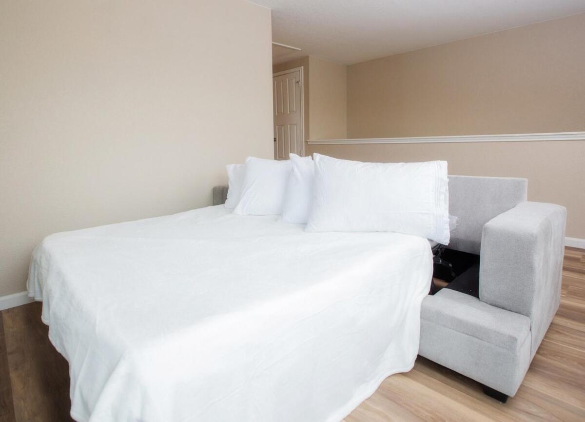 Holiday home Family Relaxing & Bright Family Gem Mins From Downtown
