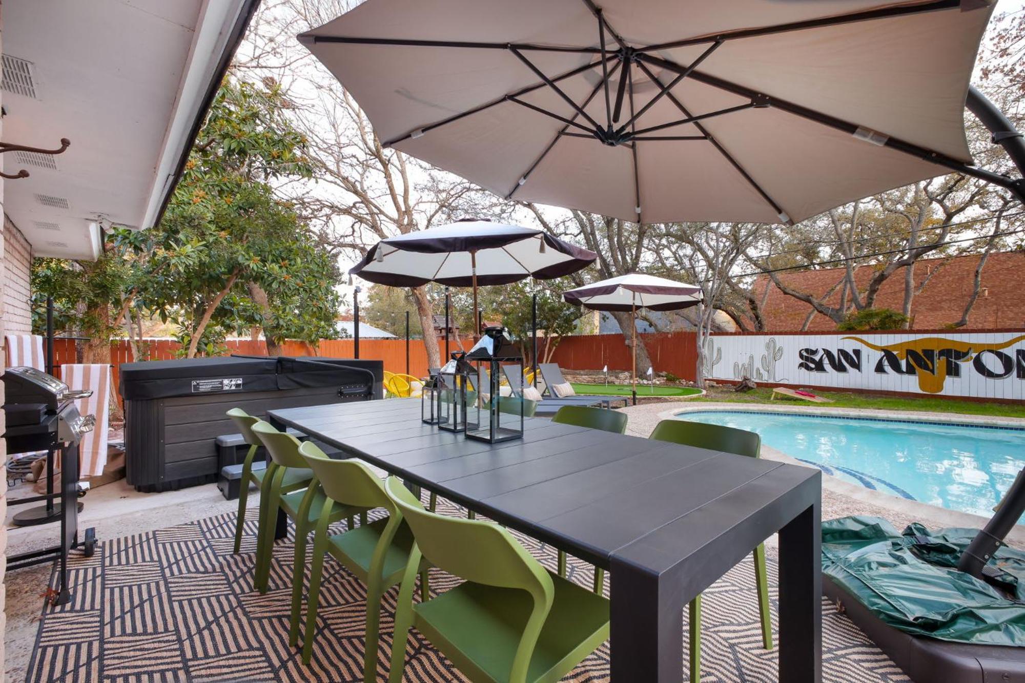 Texas Oasis - Pool Games Hot Tub & Family Fun Holiday home *