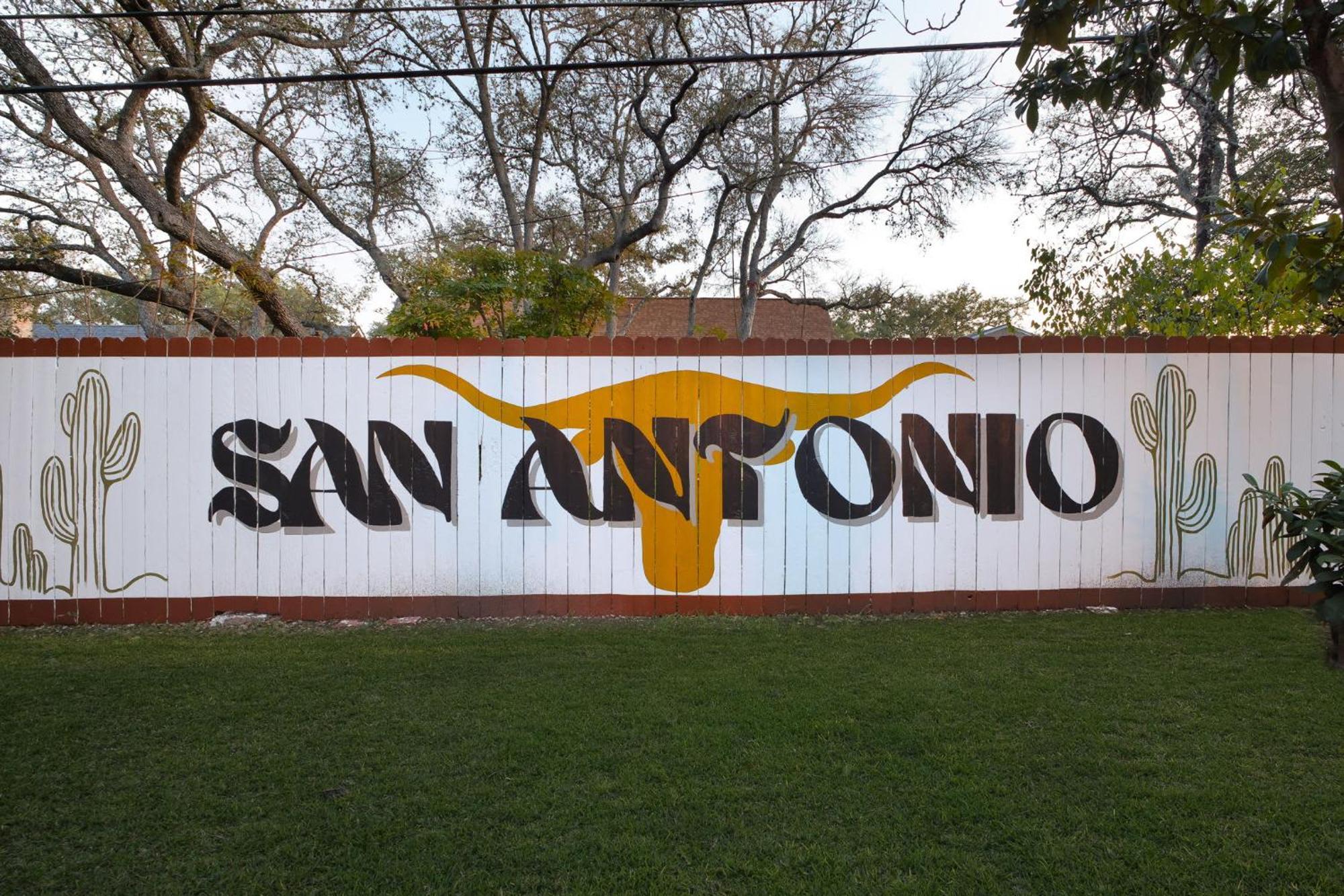 Texas Oasis - Pool Games Hot Tub & Family Fun San Antonio