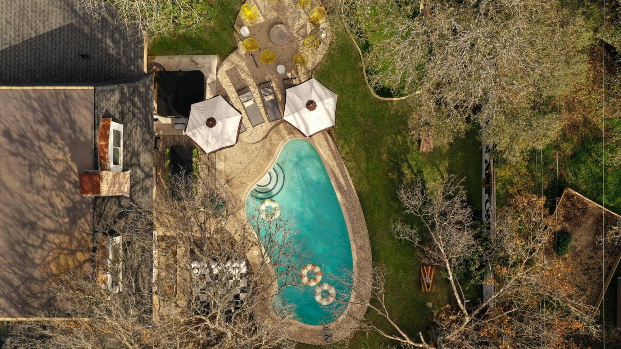 Texas Oasis - Pool Games Hot Tub & Family Fun San Antonio