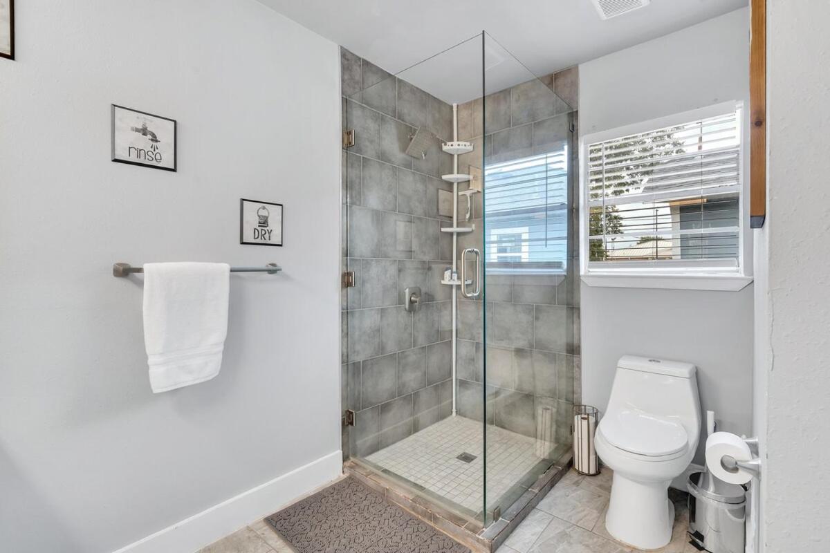Charming Downtown Sa With Pool And Hot Tub Holiday home San Antonio