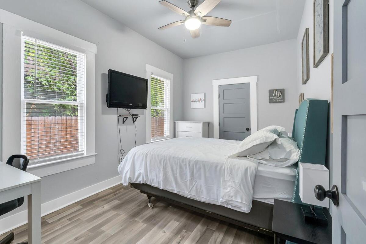 Holiday home Charming Downtown Sa With Pool And Hot Tub San Antonio