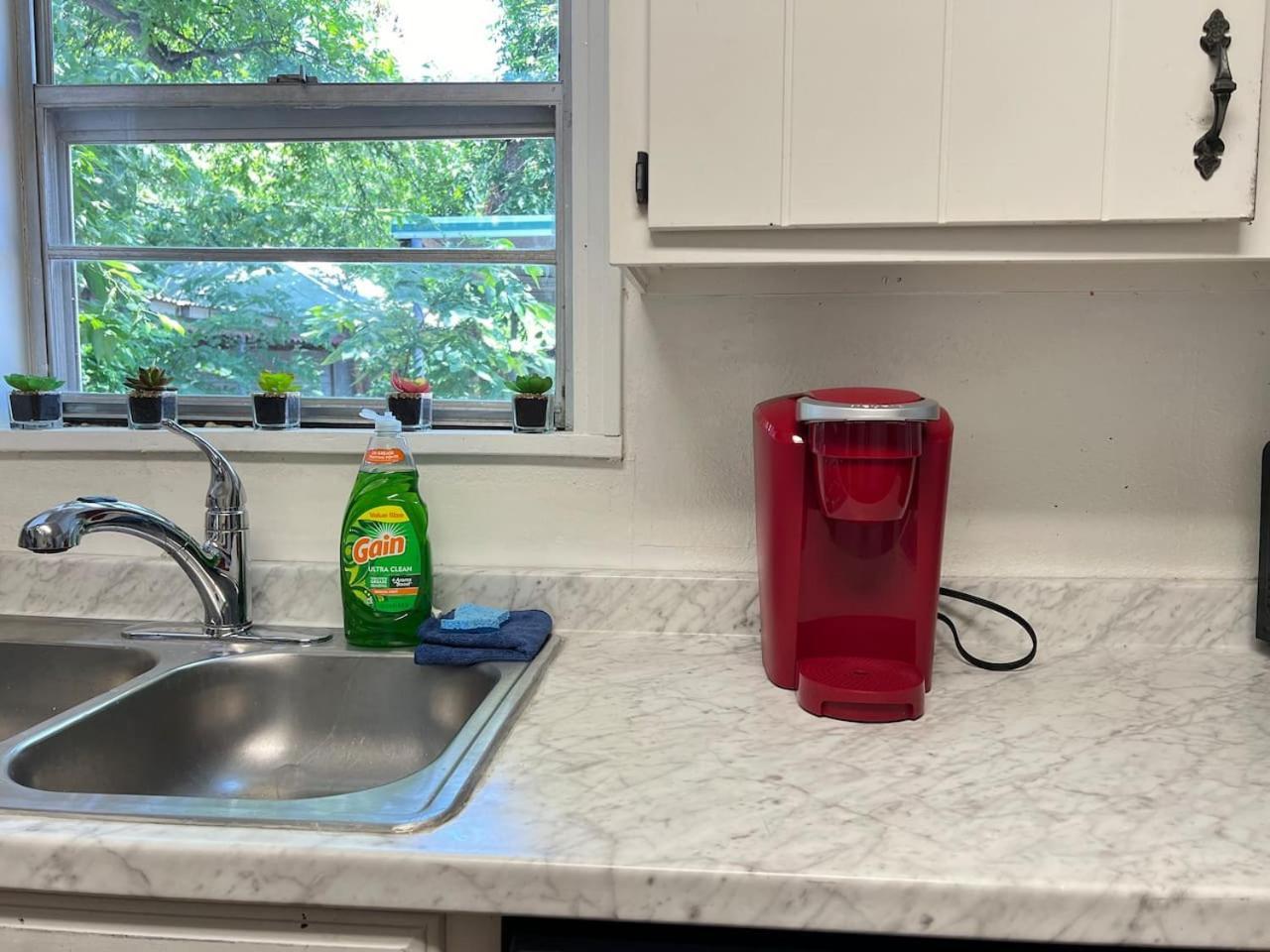 Holiday home Charming Near Convention Center In Shared San Antonio