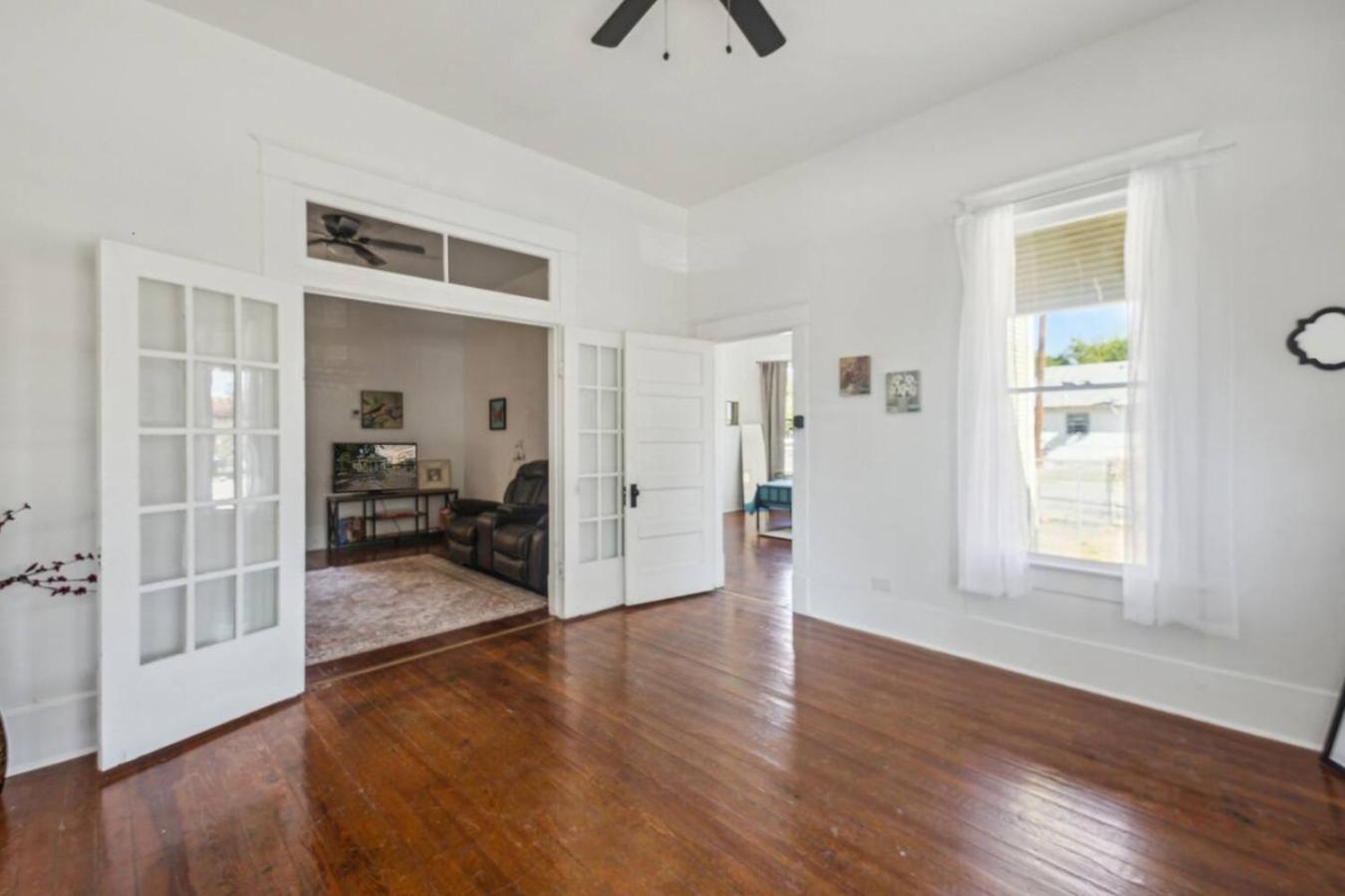 Charming Near Convention Center In Shared