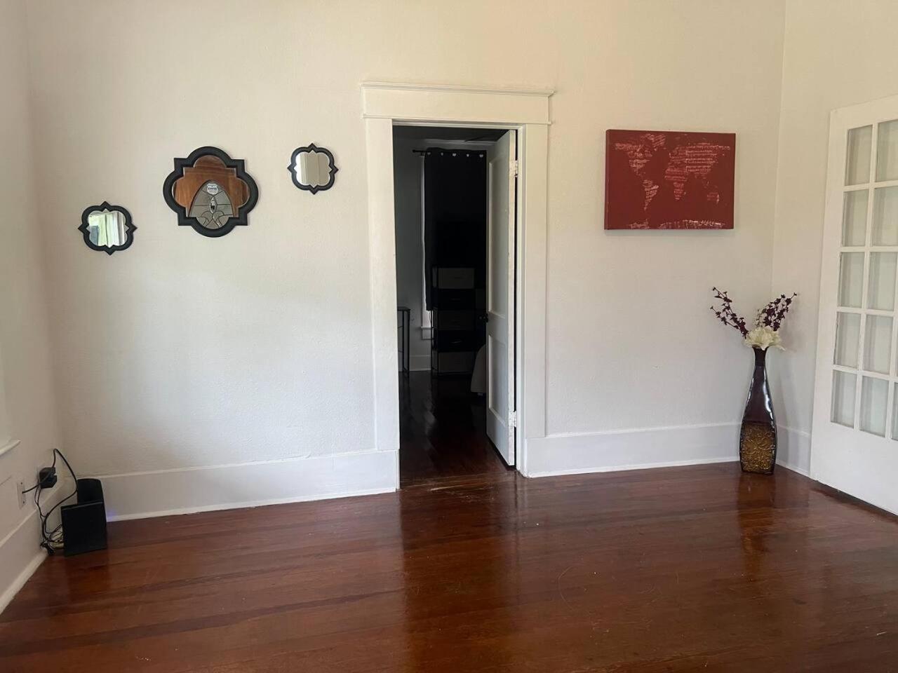 Charming Near Convention Center In Shared
