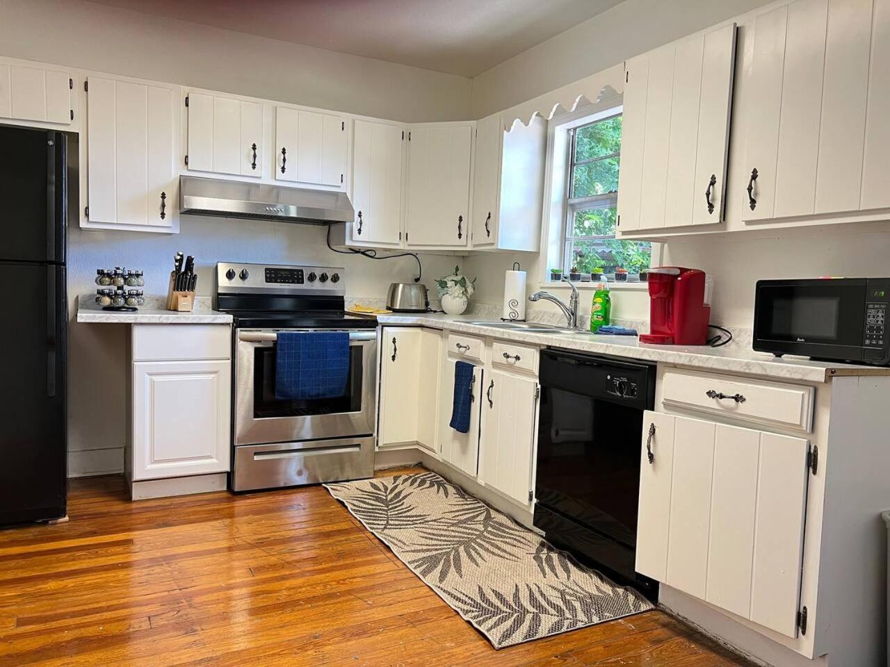 Charming Near Convention Center In Shared San Antonio