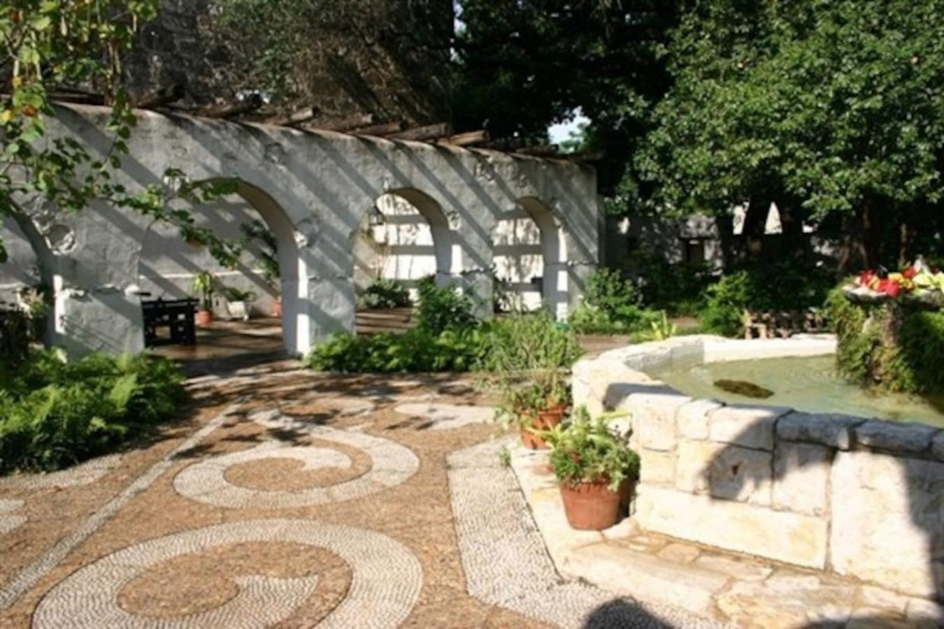 Beautiful Private In Shared - Near Frost Bank Center Holiday home San Antonio