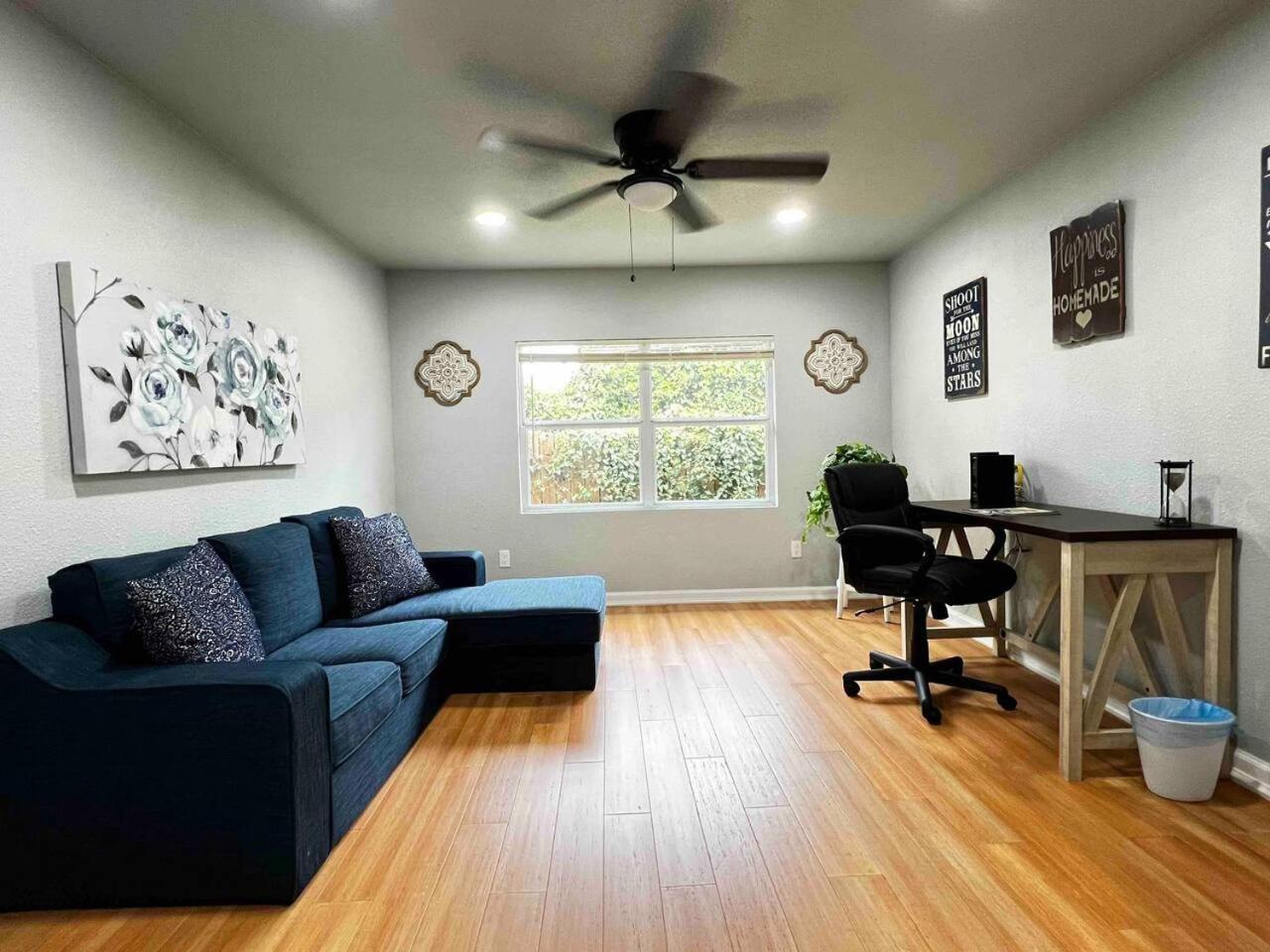 Beautiful Private In Shared - Near Frost Bank Center Holiday home *