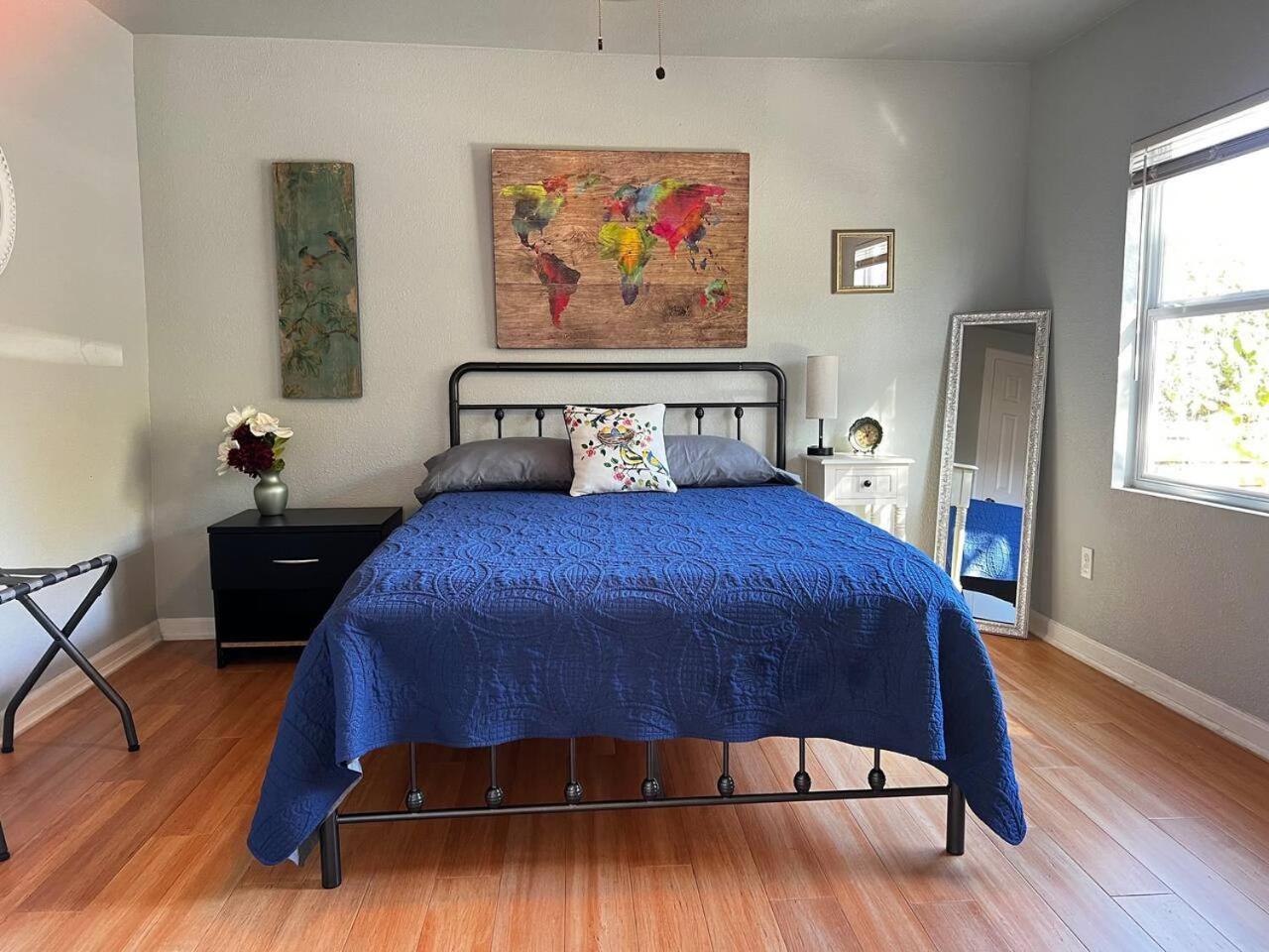Holiday home Beautiful Private In Shared - Near Frost Bank Center *
