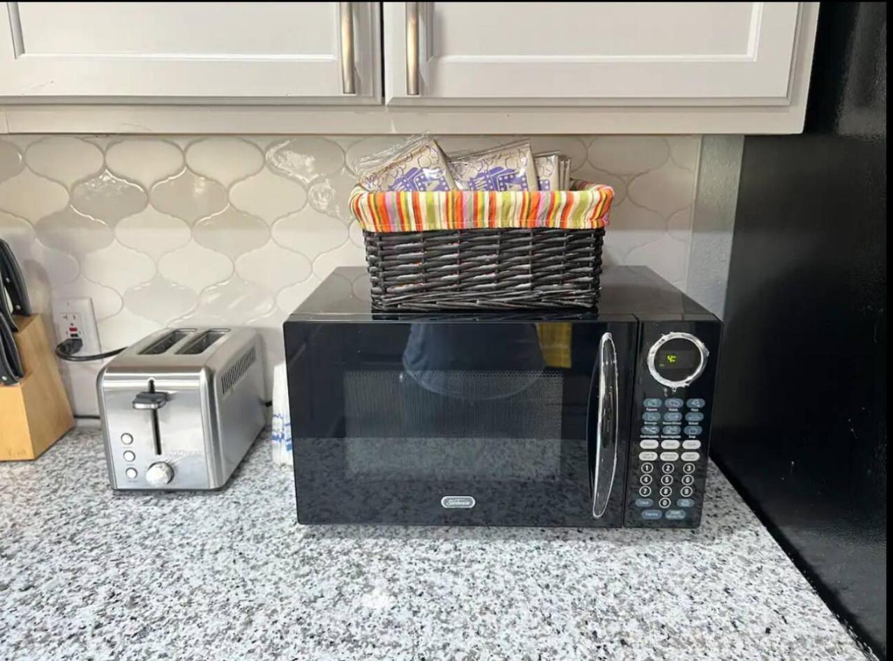 Beautiful Private In Shared - Near Frost Bank Center *