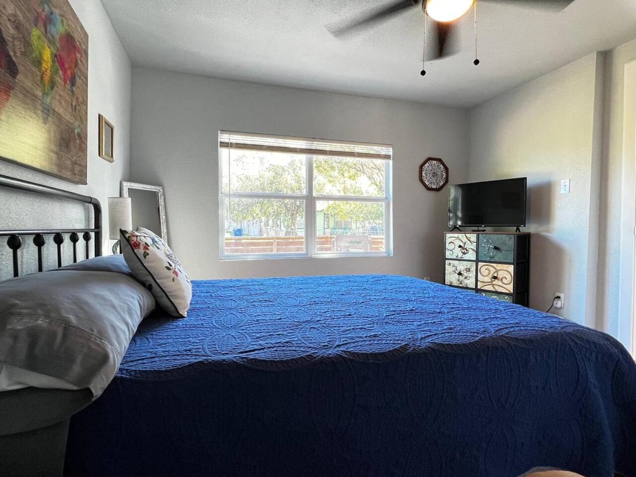 Beautiful Private In Shared - Near Frost Bank Center * San Antonio