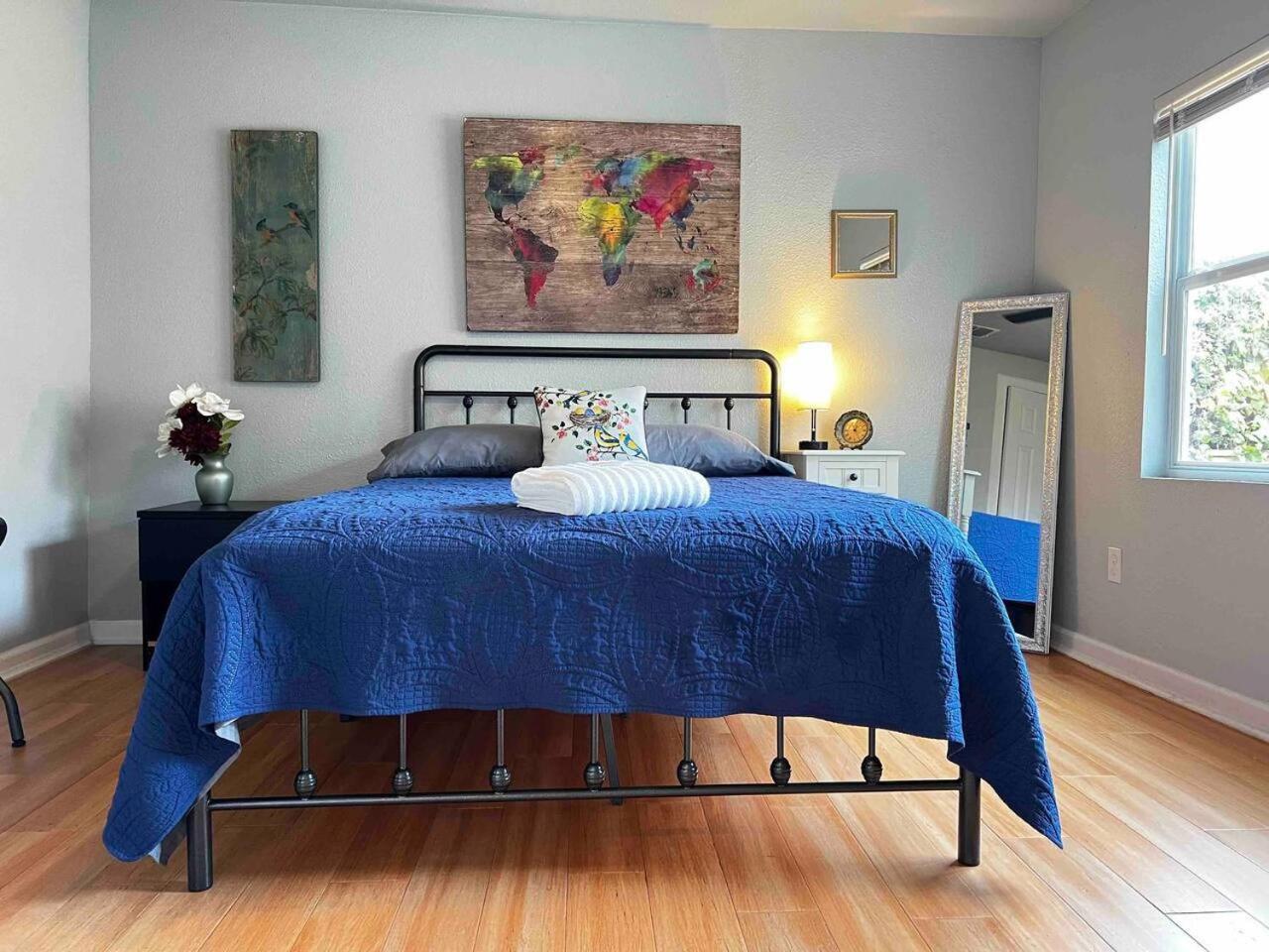 Holiday home Beautiful Private In Shared - Near Frost Bank Center