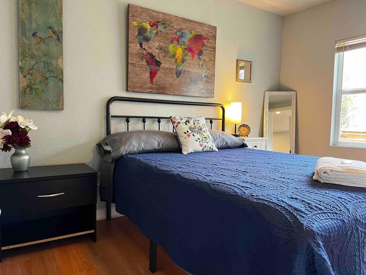 Holiday home Beautiful Private In Shared - Near Frost Bank Center *