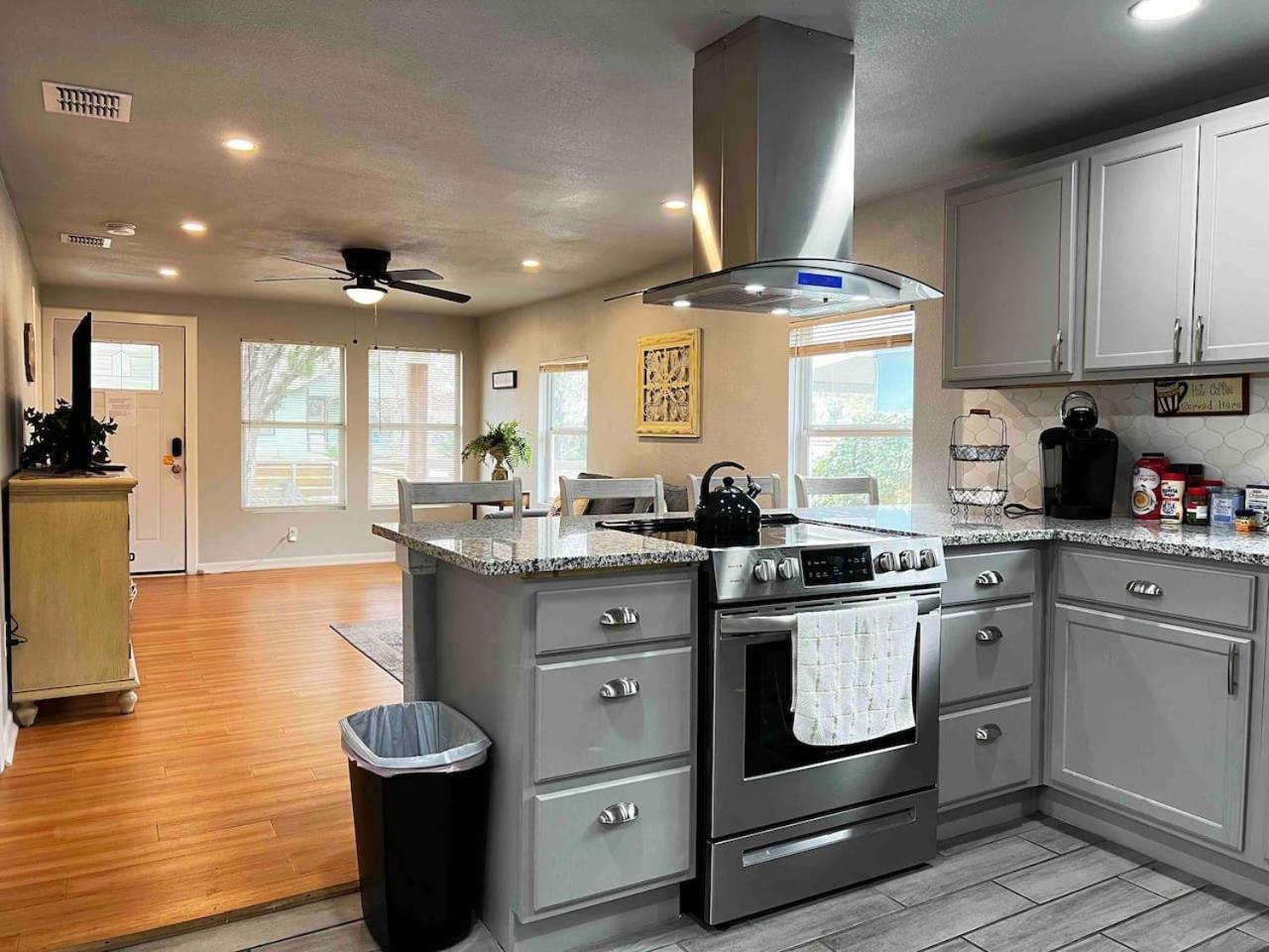 Comfy Big Private In Shared Home- 2miles Alamodome Holiday home San Antonio