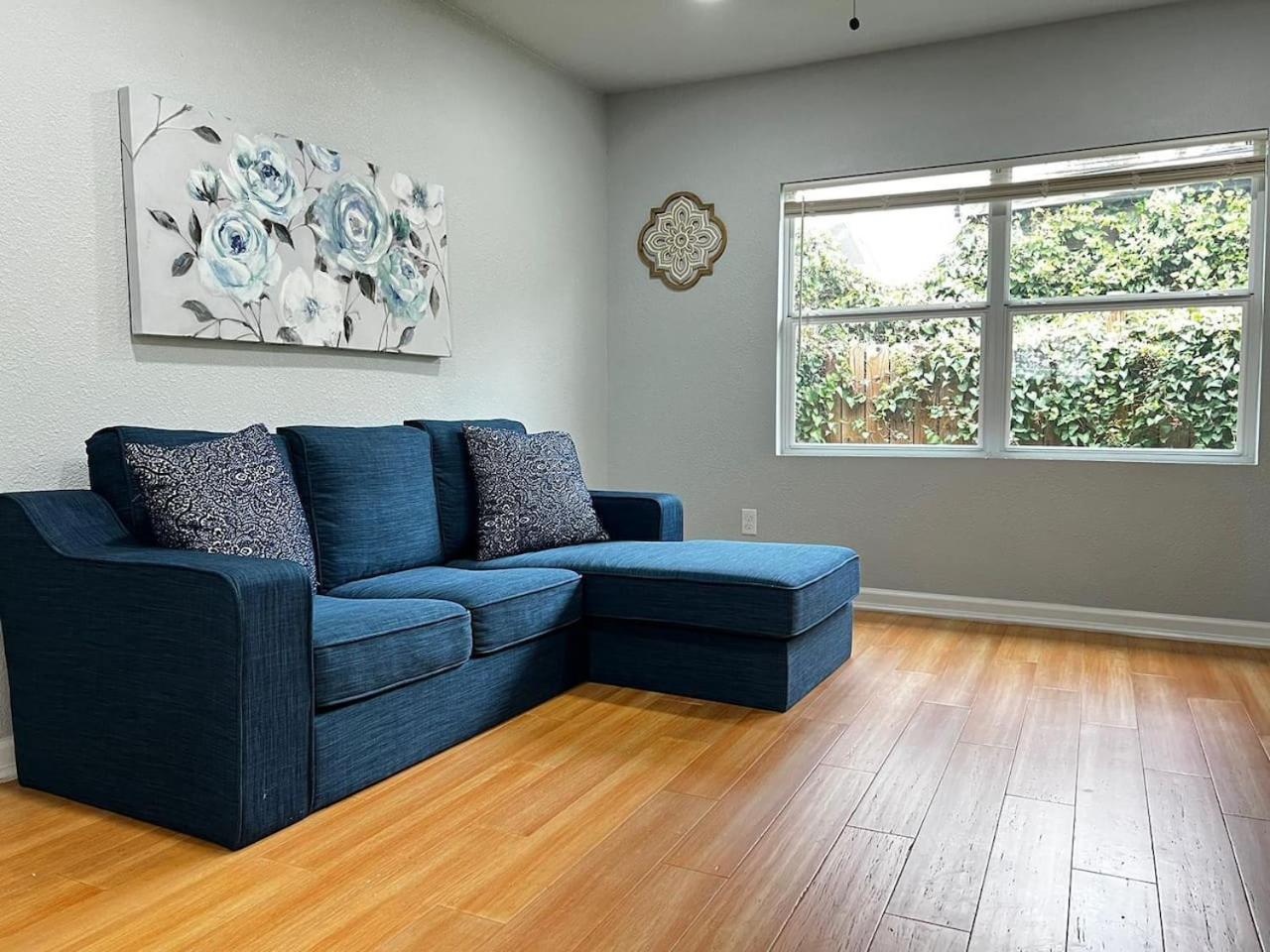 Comfy Big Private In Shared Home- 2miles Alamodome