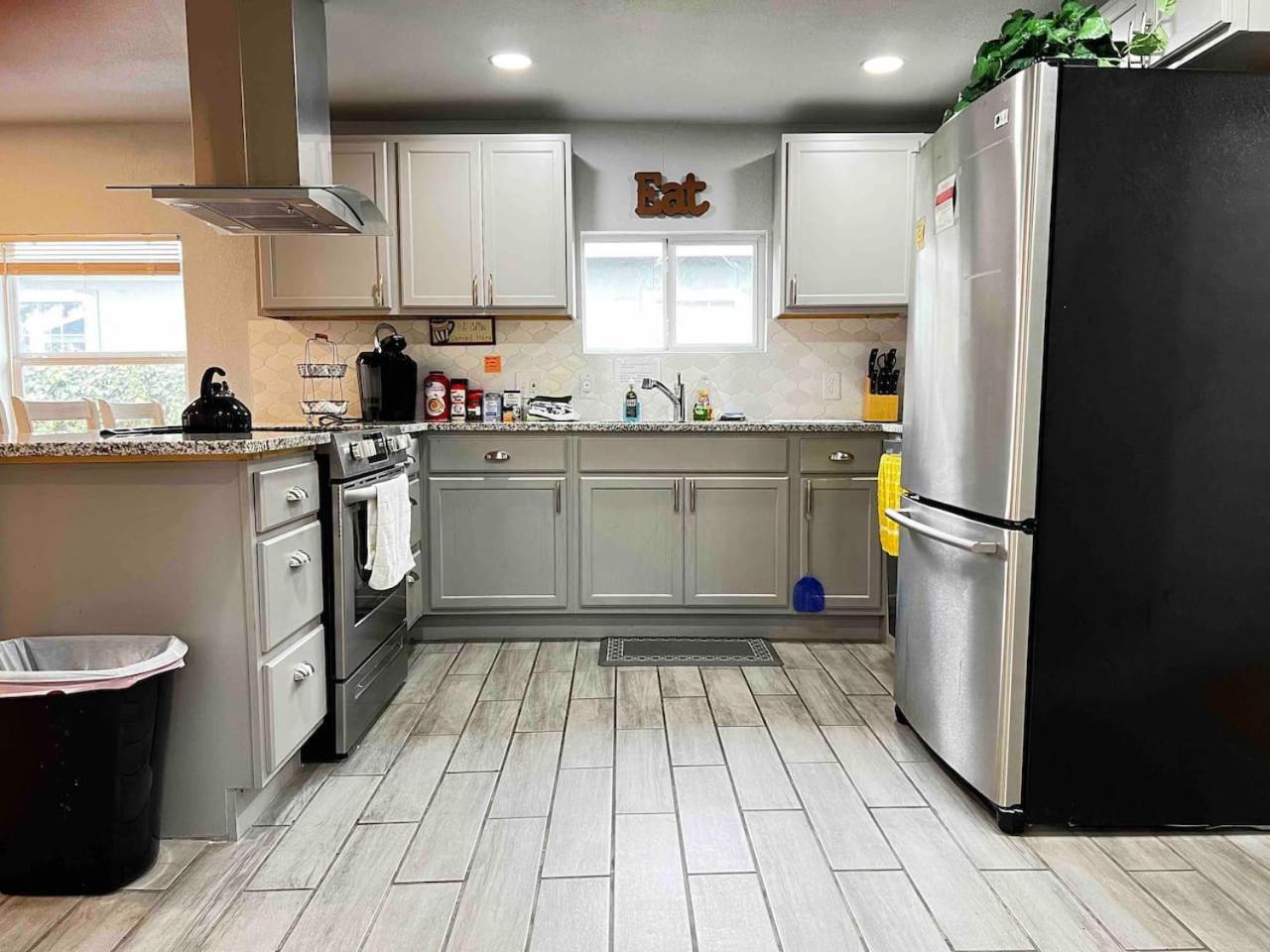 Comfy Big Private In Shared Home- 2miles Alamodome Holiday home