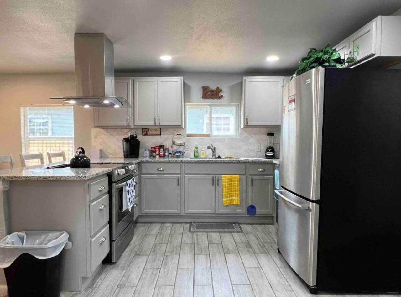 Holiday home Comfy Big Private In Shared Home- 2miles Alamodome *