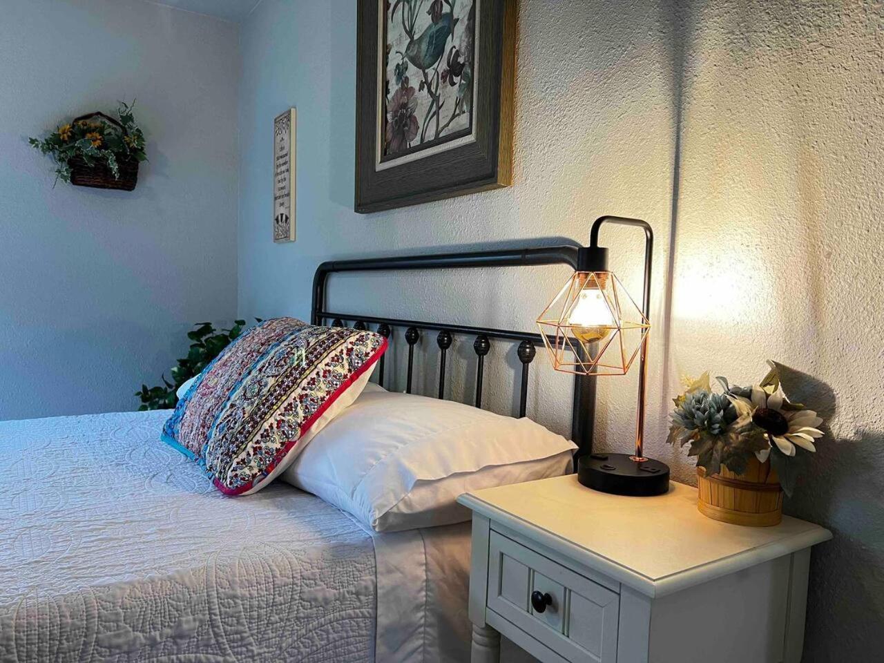 Holiday home Comfy Big Private In Shared Home- 2miles Alamodome San Antonio