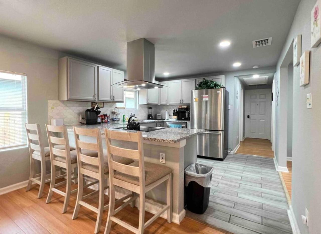 Comfy Big Private In Shared Home- 2miles Alamodome San Antonio