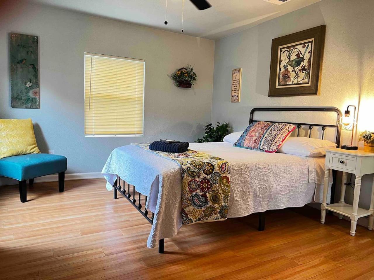 Comfy Big Private In Shared Home- 2miles Alamodome Holiday home